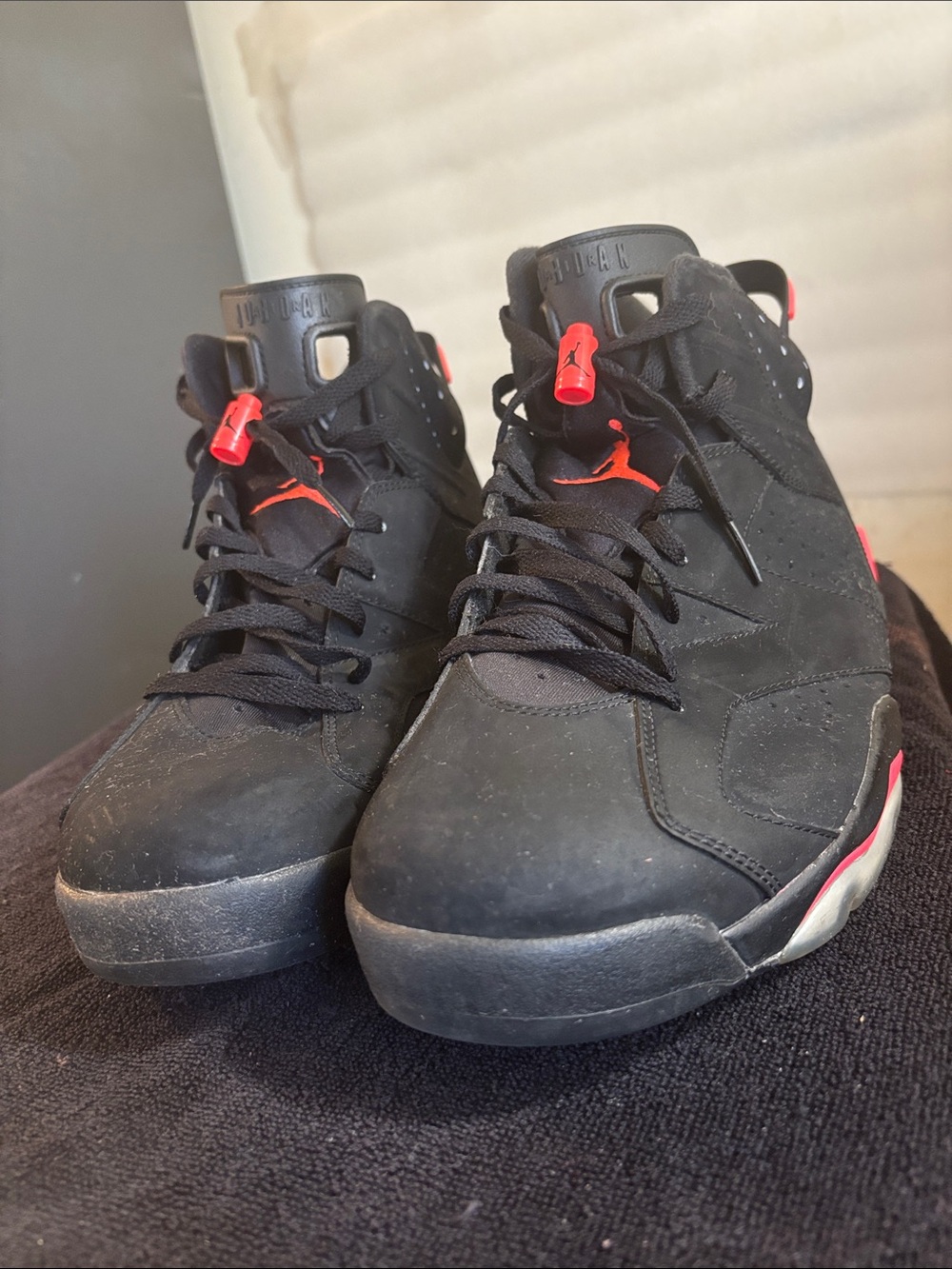 Jordan Men's Black & Red Basketball Sneakers